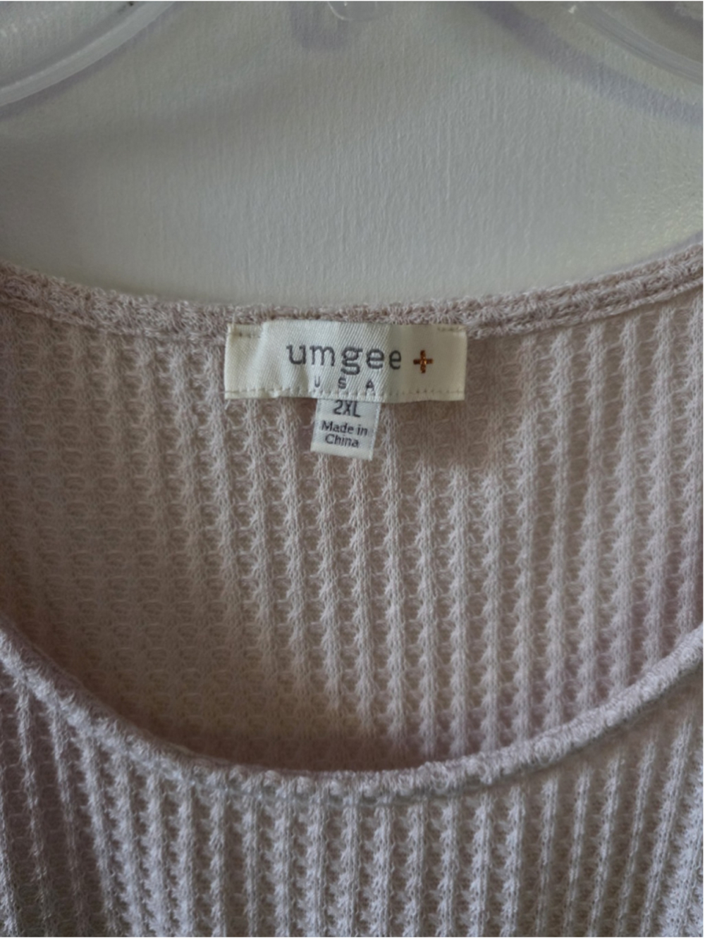 Umgee Light Pink Textured Tank Top with White Floral Hem - Picture 2 of 7